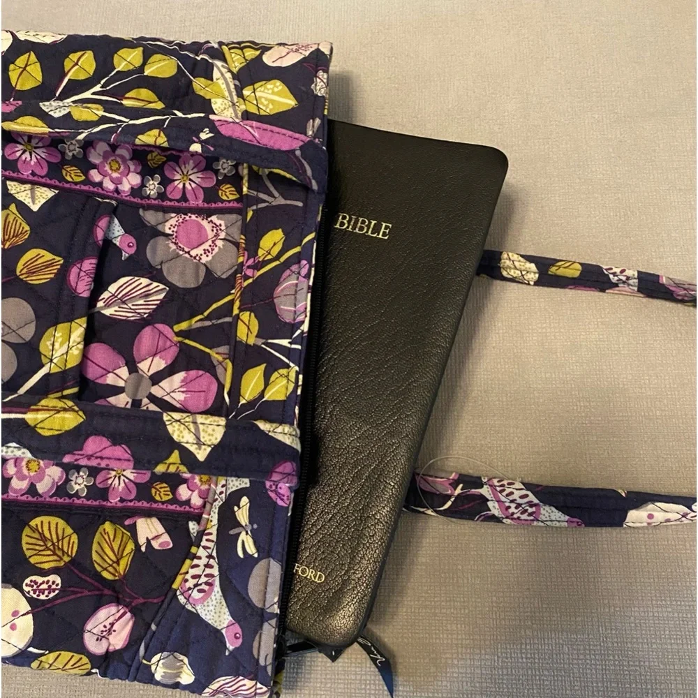EUC Vera Bradley Bible Tote / Medium Shoulder Bag w/ 
